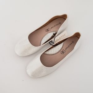 Goldtoe silver flat shoe